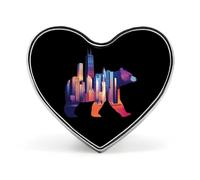 Spilla a forma di cuore con sagoma di orso che cammina con lo skyline della città di Chicagos, spilla per zaino, giacche, cappelli, decorazione