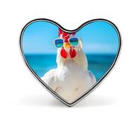 Spilla a forma di gallo in costume da bagno con un grazioso cuore, accessorio per abbigliamento e gioielli per uomo e donna.