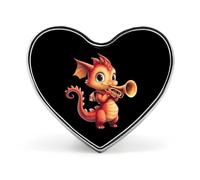 Spilla a forma di simpatico drago che suona il corno, spilla a forma di cuore, distintivo per abbigliamento, gioielli e accessori per uomo e donna