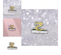 Spilla affascinante con lettera in metallo e finitura smaltata creativa, perfetta per aggiungere un tocco di personalitÃ