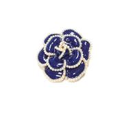 Spilla Camelia smaltata blu navy e perle cm 5