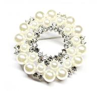 Spilla circolare decorata con perle come perline e cristalli trasparenti, colore argento con perle simili a perle al centro, Pin decorativo di ispirazione vittoriana 49х49 mm (6708)