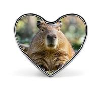 Spilla da bavero a forma di capibara con gli occhi chiusi, alla moda squisite, bottoni personalizzati, distintivi, uniche e originali, a forma di cuore carine, in metallo