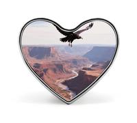 Spilla da bavero con avvoltoio nero sopra un canyon, spilla alla moda, spilla a bottone carina a forma di cuore