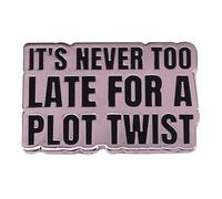 Spilla da bavero smaltata con scritta "It's Never Too Late For A Plot Twist", in metallo, per zaini, Acciaio inossidabile, Senza pietra