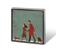 Spilla decorativa a forma di coppia che cammina con un cane, spilla alla moda per donna e uomo, spilla divertente per abiti, giacche, cappelli, zaini, borse, accessori per borse - Quadrata