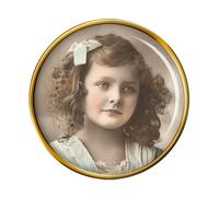 Spilla Di Una Bella Giovane Ragazza Tedesca