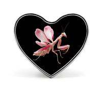 Spilla in metallo a forma di cuore con orchidea e mantide religiosa, 2,5 cm, ideale per abbigliamento, borse, accessori e decorazioni per cravatte.