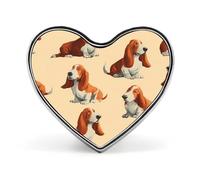 Spilla in metallo con ciondolo a forma di cuore e basetta Basset Hound, ideale per abbigliamento, borse e cappelli da uomo e donna.
