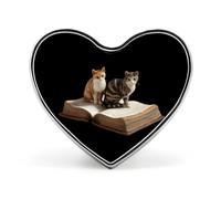 Spilla in metallo con gatti su un libro, cuore e scritta "Amore", ideale per abbigliamento, borse e cappelli da uomo e donna.