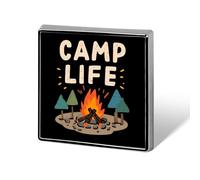 Spilla in metallo divertente "Camp Life" da 2,5 cm, elegante e alla moda | Accessori originali per abbigliamento, cappelli, borse e cravatte, per uomo e donna