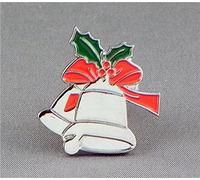 Spilla in metallo smaltato a forma di campane natalizie con agrifoglio