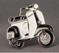 Spilla in metallo smaltato per scooter Vespa nero e bianco