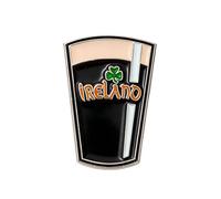Spilla irlandese a forma di trifoglio di birra irlandese.