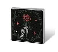 Spilla quadrata da bavero a forma di mano scheletrica bianca che stringe una rosa rossa.