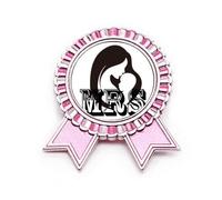 Spilla rosa con scritta in lingua inglese e scritta "Mother", per vincitrice del premio, Medio, Metallo