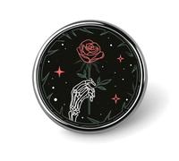 Spilla rotonda a forma di mano scheletrica bianca che tiene una rosa rossa