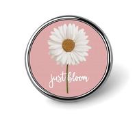 Spilla rotonda a forma di margherita bianca con scritta "Just Bloom on Pink", per uomo e donna, alla moda, per collare, vestiti, giacche, zaini, accessori