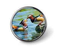 Spilla rotonda con anatre mandarine che giocano nell'acqua, per uomini e donne, spille da bavero resistenti ed eleganti, distintivi in metallo leggero per camicie, giacche, cappelli