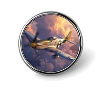 Spilla rotonda con l'immagine aereo da caccia P-51 della Seconda Guerra Mondiale.