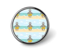 Spilla rotonda gonfiabile a forma di bradipo felice sulla spiaggia dell'oceano con paperella gialla, spilla da cravatta unisex liscia, spilla leggera per gioielli artigianali, decorazione per costu