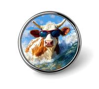 Spilla rotonda personalizzata con mucca surfista e onde, ideale per cappelli, abbigliamento e gioielli, perfetta come regalo per uomo e donna, per matrimoni e feste.