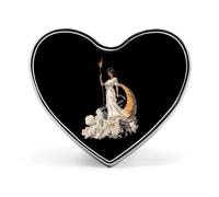 Spilla smaltata a forma di cuore con dea Ecate, mitologia, per bavero, zaino o cappello, 2,5 cm.