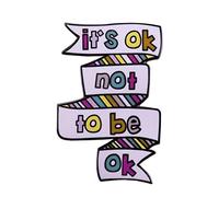 Spilla smaltata con citazioni divertenti e scritte in lingua inglese "It's OK to be ok", adatta per zaini e vestiti di amici