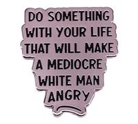 Spilla smaltata con scritta "Do something with your life that will make a mediocre white man arrabbiato, Metallo Acciaio inossidabile, Senza pietra