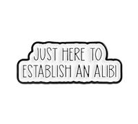 Spilla smaltata con scritta "Just Here To Establish An Alibi", 1 x 2,8 cm, design divertente con citazione in bianco e nero, per giacche, borse, cappelli, cordini da lavoro, feste, regali, colore oro