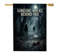 Spooky Gothic Forest Horror Citazione Figura Cappuccio Casa Bandiera 71 x | Paesaggio gotico della foresta, bandiera del prato, atmosfera spettrale, decorazione horror, accenti esterni del cortile