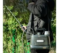 Spruzzatore a batteria da 5 l, spruzzatore elettrico da giardino con 5 ugelli nebulizzatori, strumento spray regolabile a zaino con bacchetta telescopica 22cm a 81cm, Pompa Irroratrice a Zaino(grigio)