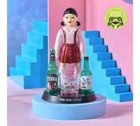 SQUID GAME 3 Yunghee Jinro Terra Chamisul Doll Figure Drinking Game [Nuova ve...