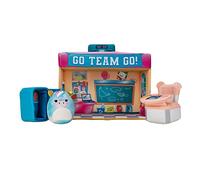 Squishville Scuola by Squishmallows Peluche, Multicolore, Play Scene, SQM0325
