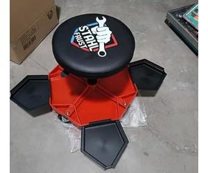 Stahl-Faust Sgabello da officina Sgabello da lavoro Dolly •Carico massimo: 130 kg •Altezza di lavoro: 54-70 cm •Superficie di seduta: 430 mm •Scompartimenti portaoggetti inseribili con un sacco di