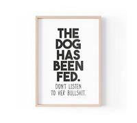 Stampa divertente con citazione | Stampe domestiche | The Dog Has Been Fed Don't Listen To Her Bull | Pet Home Joke A4 A3 A5 | *FRAME NON INCLUSO* - A3 - PBH35