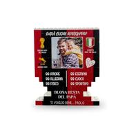 Stampitaly Scudetto Calcio Miglior Papà Personalizzabile con Foto e Testo - Perfetta Idea Regalo Festa del Papà Compleanno - Dimensioni 13x15,5 cm (ROSSO - NERO)