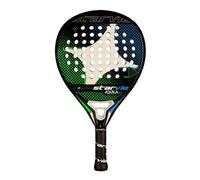 Starvie La racchetta da padel Aquila Space Speed 2.0 si distingue per la NUOVA tecnologia Ultra Soft Speed, una gomma ultra morbida che si distingue per la sua maneggevolezza e il suo grande controllo di palla. Questa racchetta è perfetta per i giocatori offensivi che cercano una racchetta confortevole per evolvere e migliorare il proprio gioco. La sua composizione al 100% di carbonio 3K sia nella testa che nel telaio fa sì che questa racchetta abbia una grande forza e durata.