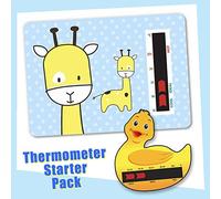Starter pack con 1 termometro per bagnetto a forma di paperella e 1 termometro per cameretta del bambino con disegnata una giraffa su sfondo azzurro
