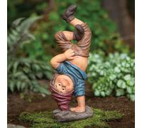 Statua Da Giardino Di Un Elfo Del Bosco In Equilibrio Su Un Braccio