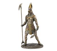 Statua del dio egiziano WU Horus che tiene lo scettro