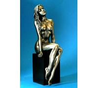 Statua figurina di ragazza Scultura decorativa donna nuda seduta di Veronese