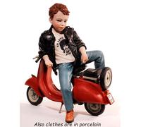 Statuina in Porcellana Capodimonte figura figurina Ragazzo vespa vintage anni 60
