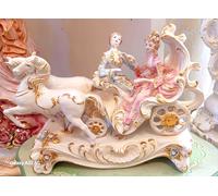 Statuina Porcellana Statuetta Capodimonte Statua Coppia Carrozza Cavalli Bianchi