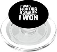 Stavo combattendo uno squalo e ho vinto un divertente guerriero oceanico PopSockets PopGrip per MagSafe