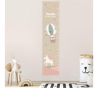 Stellasticker - Metro per misurare la crescita dei bimbi personalizzato - con nome e data di nascita - decorazione per cameretta - facile da appendere - design carino e colorato 129x28 cm (Fantasia)