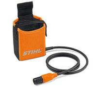 Stihl Marsupio AP con Cavo di Collegamento.(Permette Il TRASFERIMENTO della Corrente, dalla Batteria AP AD Attrezzatura con Presa.Lunghezza Cavo 120 CM.