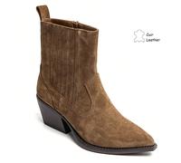 Stivaletti alla caviglia con punta affusolata in vera pelle scamosciata, con tacco cubano e design strutturato per uno stile audace ed elegante. È un personaggio perfetto e un abbinamento perfetto. È 