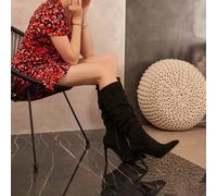 Stivali con tacco a spillo verde - Eleganza audace e femminile Una silhouette di una silhouette e un avec ultramoderno con imbottigliamenti e artigli. La pasticceria è una seccatura, è un bel posto, è