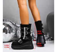 Stivali corti platform stile punk per l'autunno/inverno 2025, neri con borchie, occhielli in metallo a forma di pipistrello, fibbia, stivali con suola spessa adatti per sottoculture rock/goth/lolita e